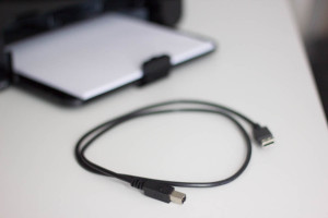 sehr kurzes USB-Kabel des Laserjets